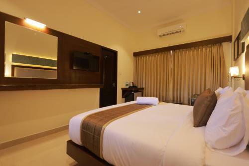Hotel Comorin Grand