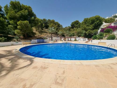 Seaside 2 Bedroom Home With Pool