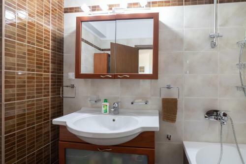 Rodon Villa With Sauna And Private Parking