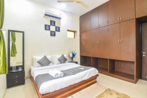 Kiyansh Villa