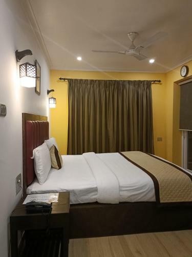 Hotel Candolim Suites