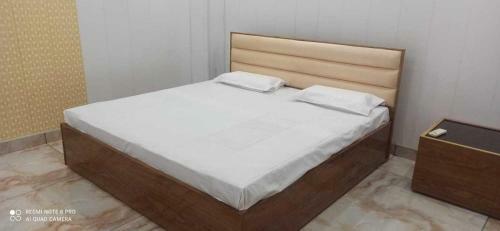 Oyo 90052 Hotel Lord Krishna