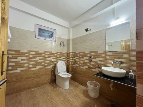 Hostal Dwine Stay
