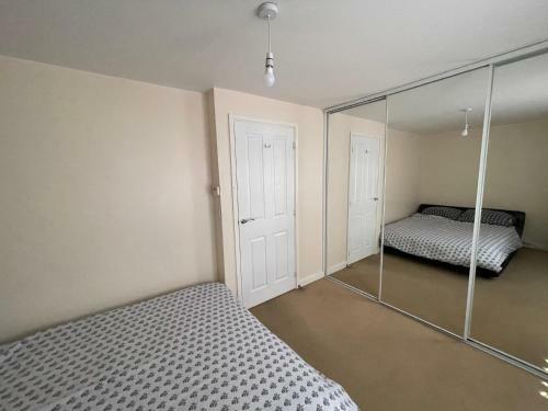 3-bedroom Detached Villa, Backyard, Free Parking