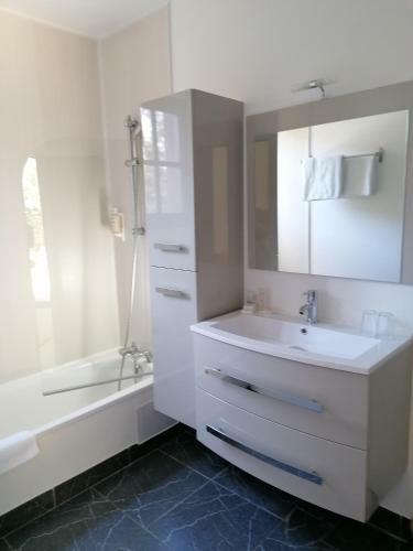 Hotel H�tel Le Relais Du Touron