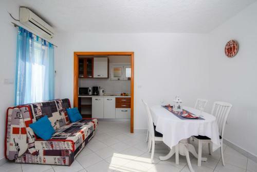 La Bodega Apartments