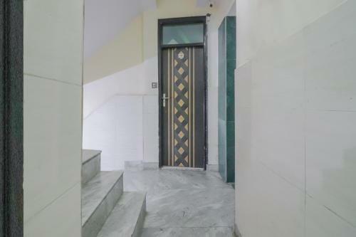 Oyo 81563 Hotel M G H