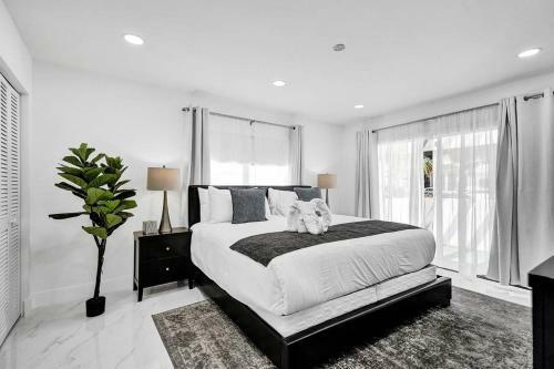 Gorgeous 6 Br Home W Heated Pool & Golf View