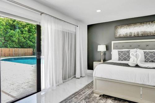 Gorgeous 6 Br Home W Heated Pool & Golf View