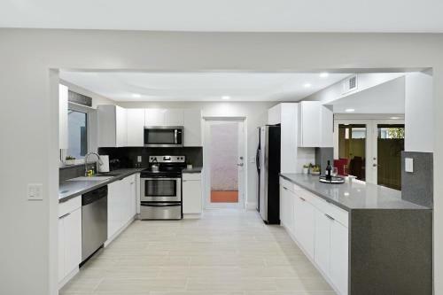 3 Bedroom Home In Quiet Neighborhood With Office