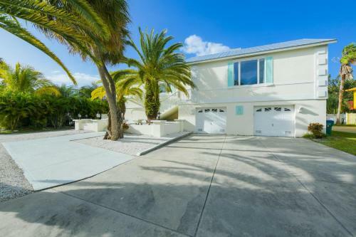 Island Pineapple - 404 - 80th St
