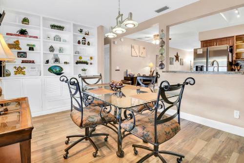 Tropical Escape Close To Top Fl Beaches!