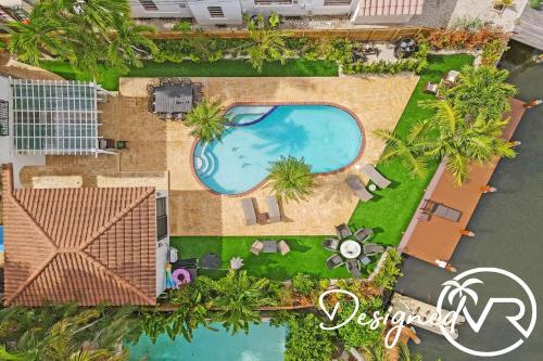 7br Charm With Heated Pool And Waterview