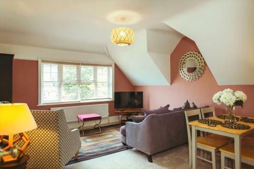 Apartamento Saffrons Sunset - Central, Chic 2nd Floor Flat