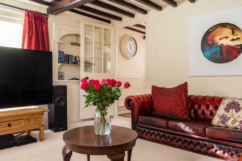 The Old Post Office - Spacious 4 Bed House!