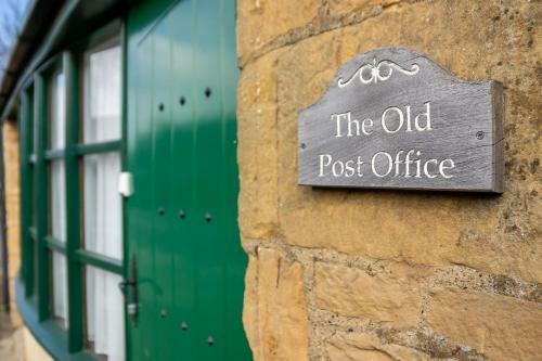 The Old Post Office - Spacious 4 Bed House!
