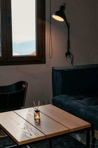 P�lion Wood House With View