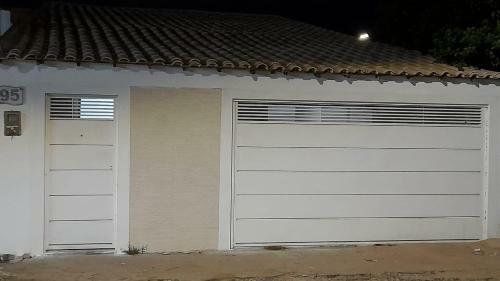 Casa 2 Quartos, Sala, Garagem, Cozinha