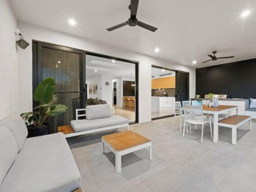 Sapphire Beach Abode
