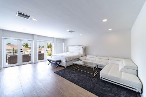 Island Dream Villa Bay Front 4bdr 3ba