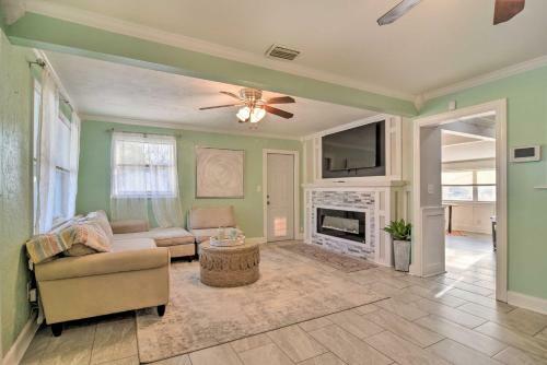 Family-friendly, Pastel Gem With Private Pool!