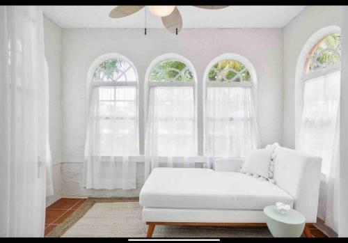 Historic Florida 4 Bedroom Home With Pool, Parking