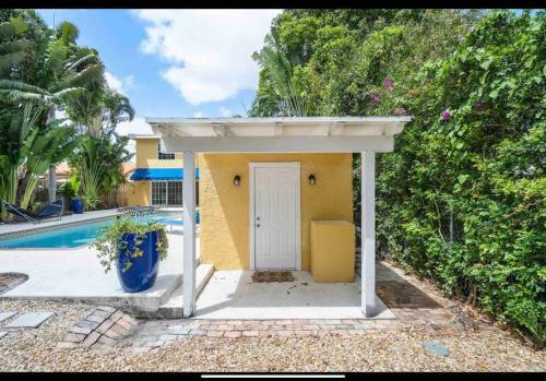 Historic Florida 4 Bedroom Home With Pool, Parking