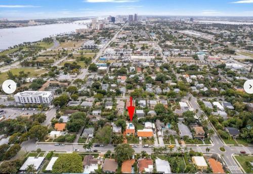 Historic Florida 4 Bedroom Home With Pool, Parking