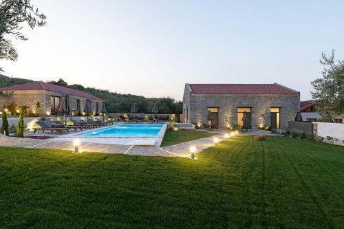 Lichnos Luxury Suites