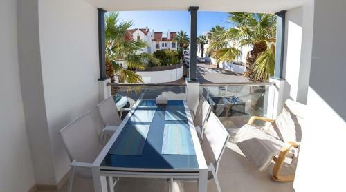 Lovely Apartment Centrally Located In Estepona