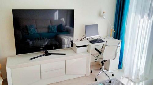 Lovely Apartment Centrally Located In Estepona
