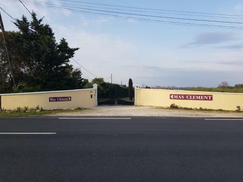 Bed & Breakfast Mas Clement - Chambre Et Table D'h�tes
