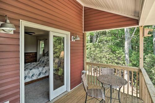 Tranquil Cabin With Gorgeous Views And Fire Pit!