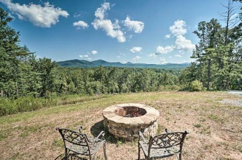 Tranquil Cabin With Gorgeous Views And Fire Pit!