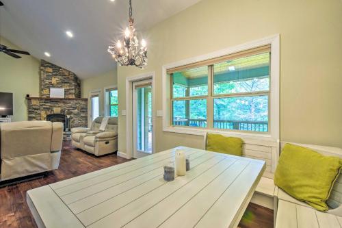 Riverside Dahlonega Home With Kayaks And Fire Pit
