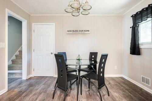 Modern, Spacious, And Comfy 3 Bedroom Home