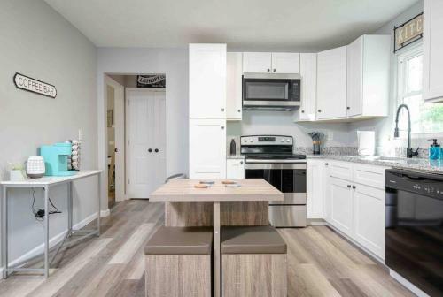Cozy Mid-century Modern Home Away From Home