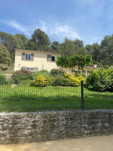 Villa � L?ombre Du M�rier