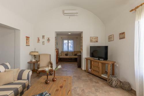Traditional Seaview Villa In Santorini