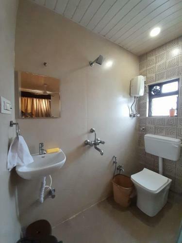Hotel Nirvana Lodging & Boarding By Wb Inn