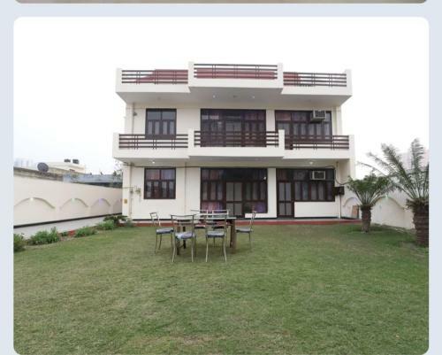 Hostal Noida Dreamz 46