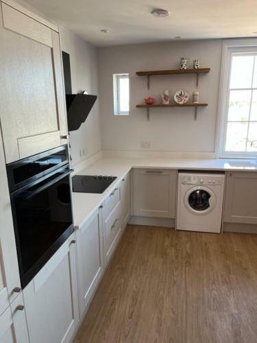 Aspen-free Parking-grade II Listed-second Floor Two Bedrooms Apartment