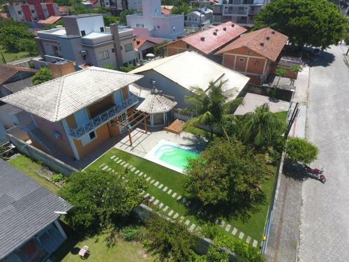 Casa Na Segunda Quadra Do Mar Da Praia Mariscal Bombinhas