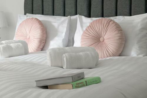 Beachcliffe House - Sea Front Property - Sleeps 10 - Pet Friendly