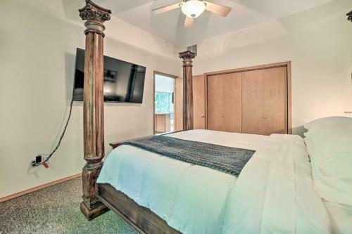 Captivating Kuttawa Retreat With Outdoor Dining