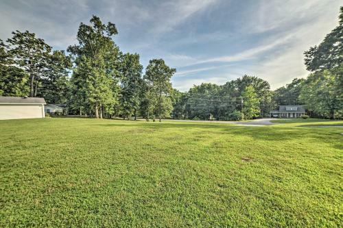 Captivating Kuttawa Retreat With Outdoor Dining