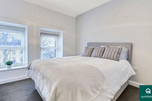 Villa No 8, Lawrence Hill