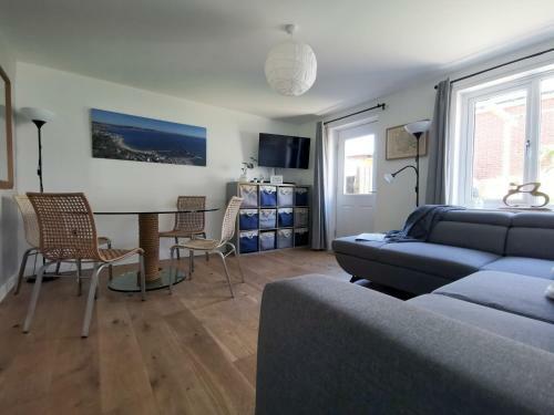 2 Bedroom House With Free Parking