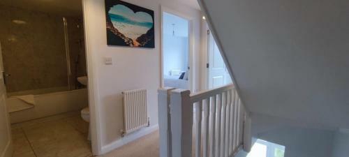 Ferndale Serviced 4 Bedroom 2 Bath House With Parking