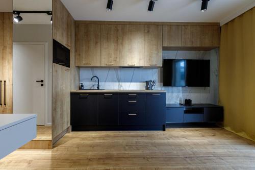 Golden Apartments&kw46